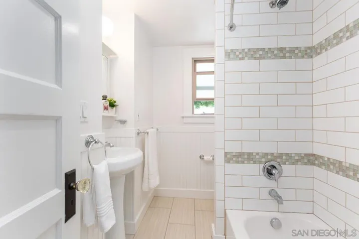 8318 Bathroom