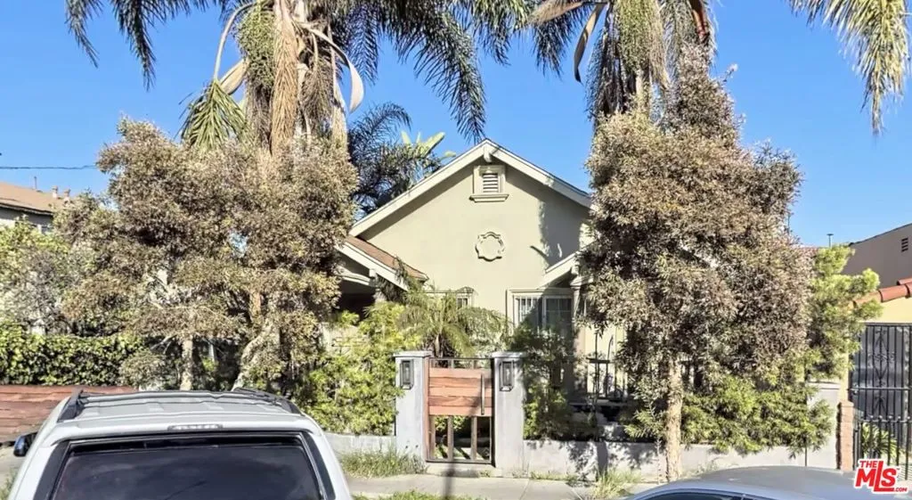6910 Stafford Ave