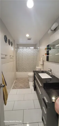 Unit B Bathroom