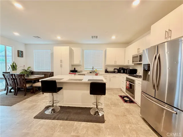 16584 Poppy Seed Ln, Fontana, California 92336