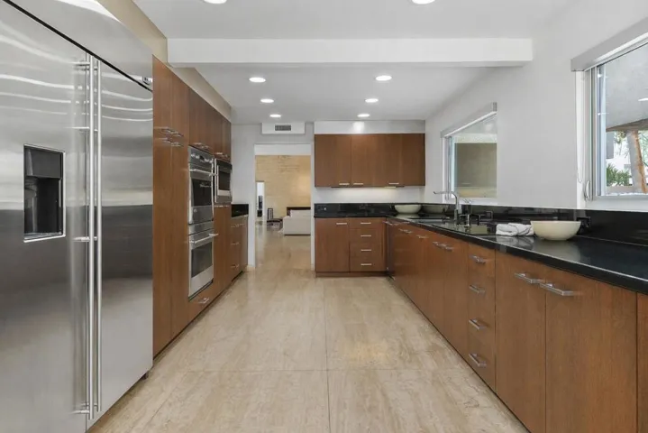 Modern_galley_kitchen_with_stainless_ste