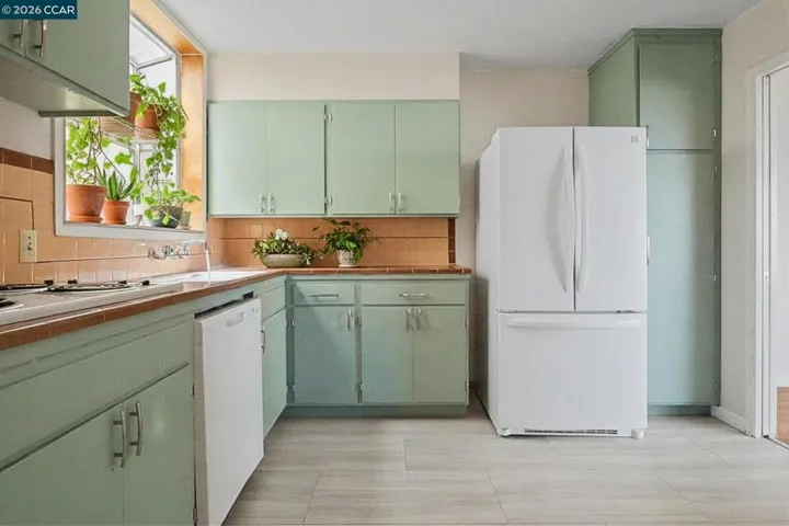 Virtually staged plants on bay window