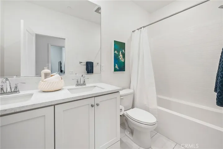 Upstairs Hall Bathroom