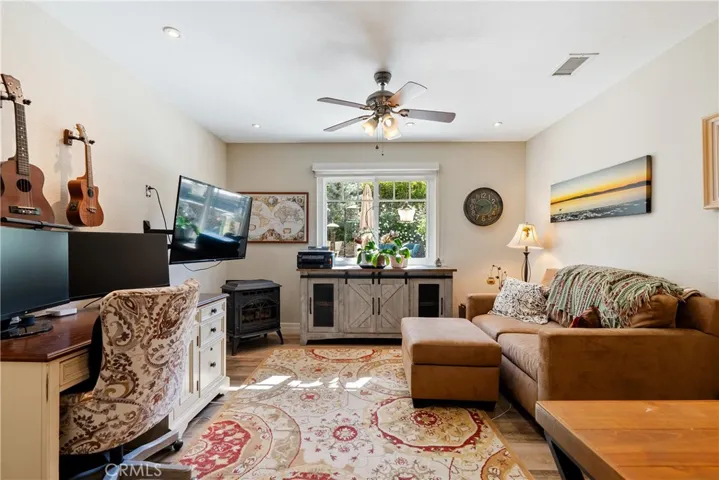 Flexible bedroom space, currently used as an office