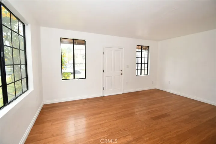 Back Unit Living Room