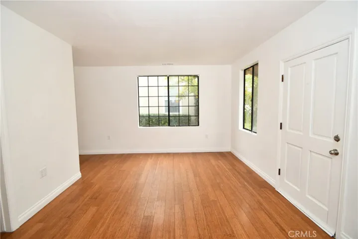 Back Unit Living Room