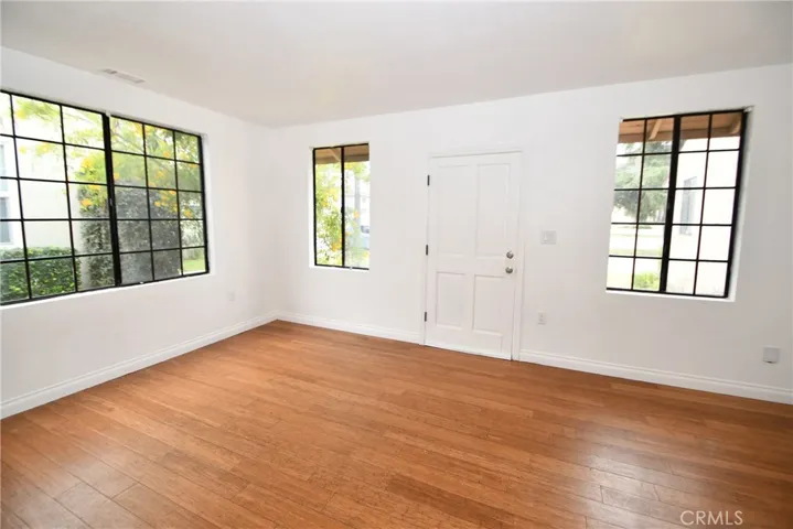 Back Unit Living Room