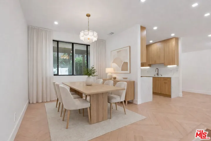 Virtually staged dining room