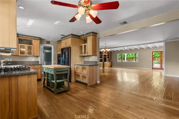 9819 Nestle, Northridge, California 91325