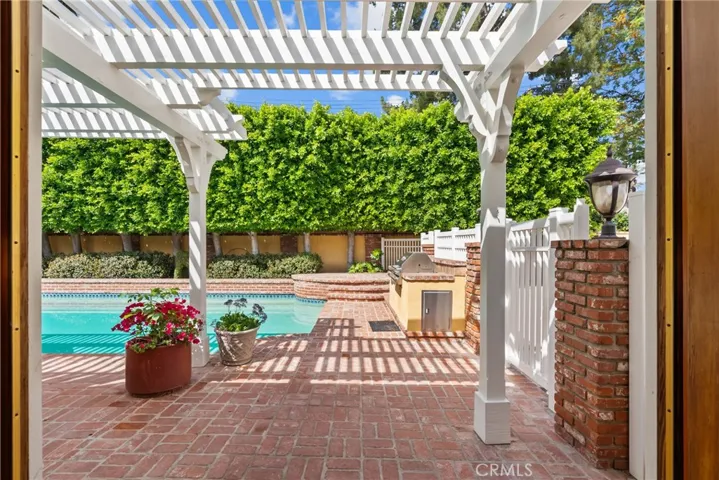 9819 Nestle, Northridge, California 91325