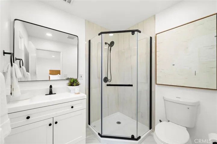 Elegant Primary En-suite featuring a glass enclosed shower
