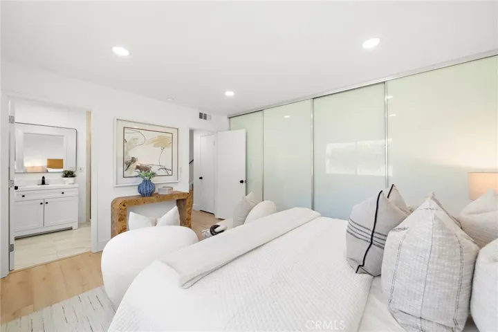 Main-level primary suite