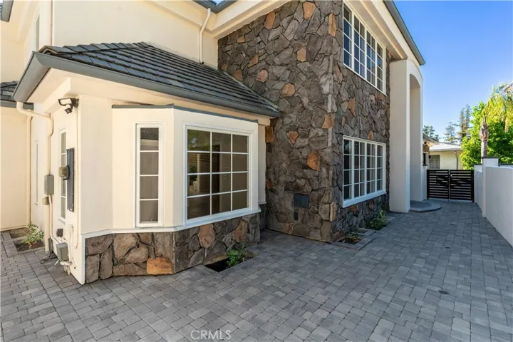 4918 Calvin Avenue, Tarzana, California 91356