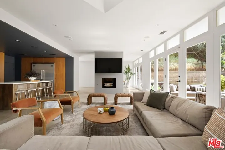 2060 N Beverly Drive, Beverly Hills, California 90210
