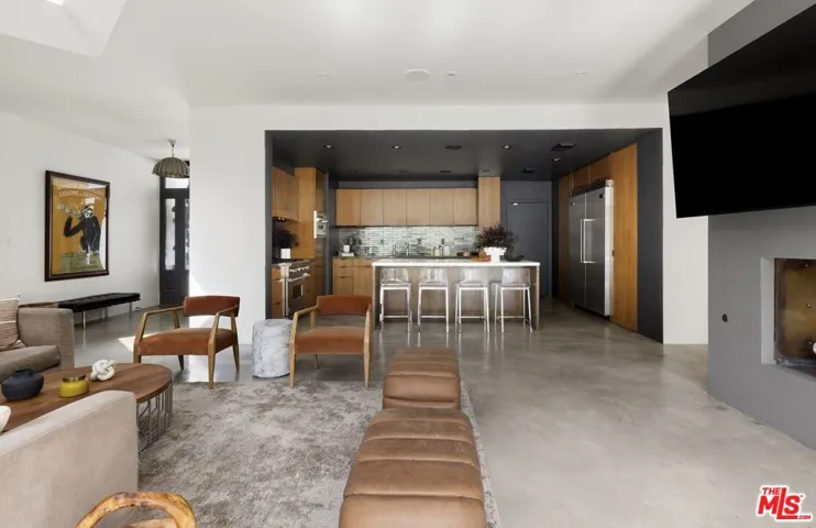 2060 N Beverly Drive, Beverly Hills, California 90210