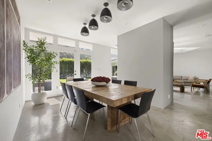 2060 N Beverly Drive, Beverly Hills, California 90210