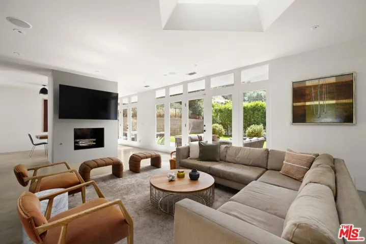 2060 N Beverly Drive, Beverly Hills, California 90210