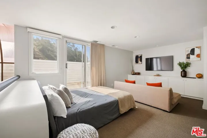2060 N Beverly Drive, Beverly Hills, California 90210