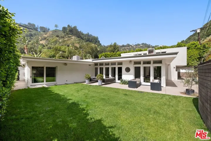 2060 N Beverly Drive, Beverly Hills, California 90210