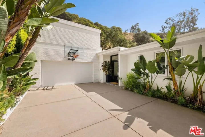 2060 N Beverly Drive, Beverly Hills, California 90210