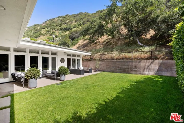 2060 N Beverly Drive, Beverly Hills, California 90210