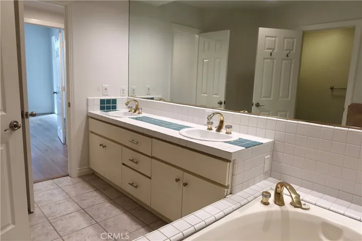 Duel sink vanity