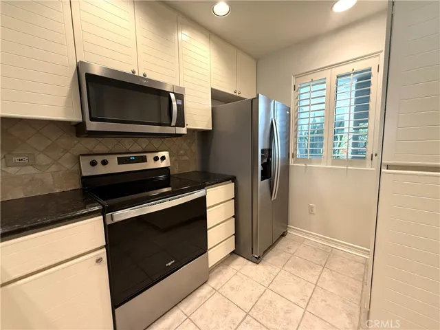 Plenty of storage in kitchen