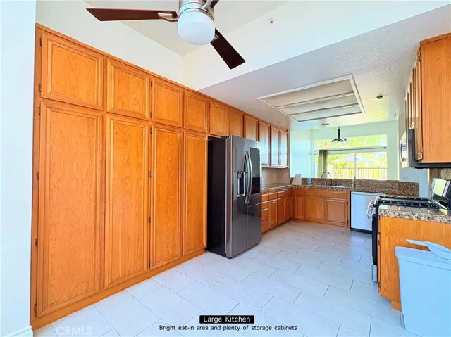 Kitchen w/ lots of storage
