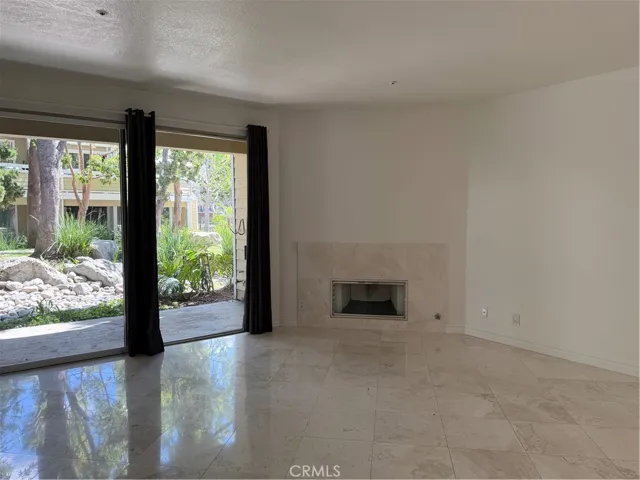 Fireplace & Living Area