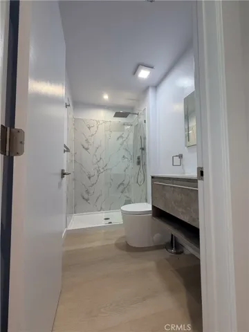 main bathrrom with walk in Shower