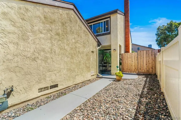 8963 Capcano, San Diego, California 92126