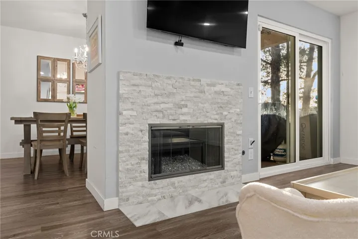 Gas fireplace!