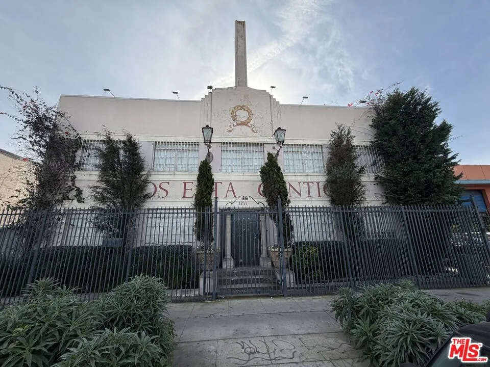 2252 W Washington Blvd