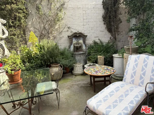 2252 W Washington Boulevard, Los Angeles, California 90018