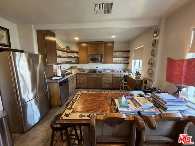 2252 W Washington Boulevard, Los Angeles, California 90018
