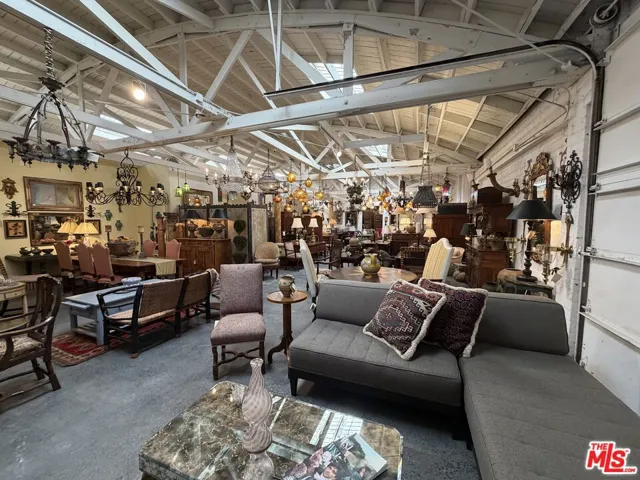 2252 W Washington Boulevard, Los Angeles, California 90018