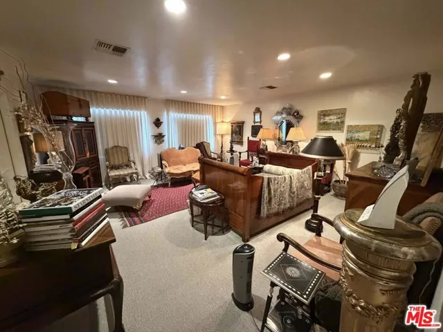 2252 W Washington Boulevard, Los Angeles, California 90018