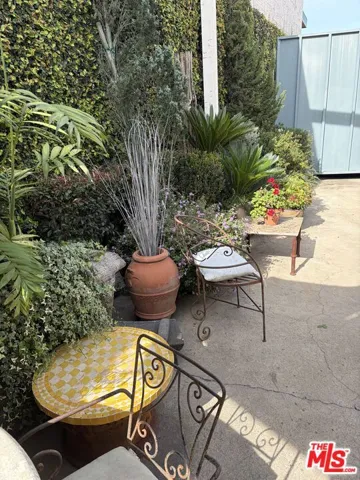 2252 W Washington Boulevard, Los Angeles, California 90018
