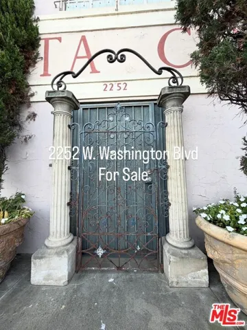 2252 W Washington Boulevard, Los Angeles, California 90018
