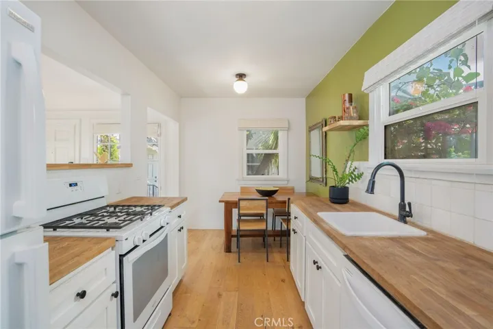 Kitchen, dining area