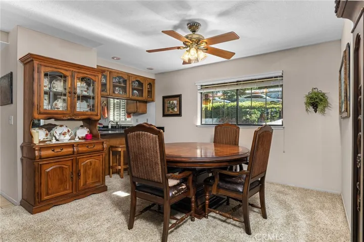 Dining room with 6ft breakfast bar