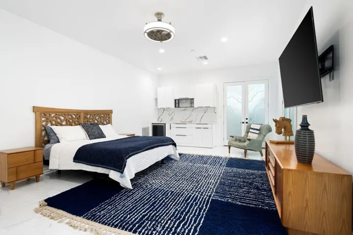 42-web-or-mls-42-print-JS_Coronado_0824_