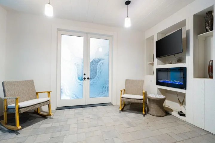 82-web-or-mls-82-print-JS_Coronado_0824_