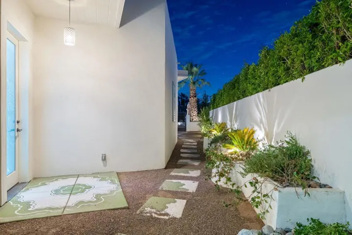 89-web-or-mls-89-print-JS_Coronado_0824_