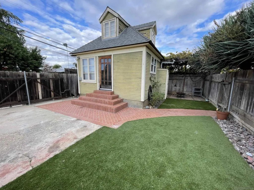 Back House​​‌​​​​‌​​‌‌​​‌​​​‌‌​​​‌​​‌‌​​‌‌​​‌‌​​​​ (3148)