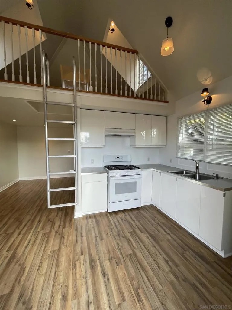 Back House (3148)