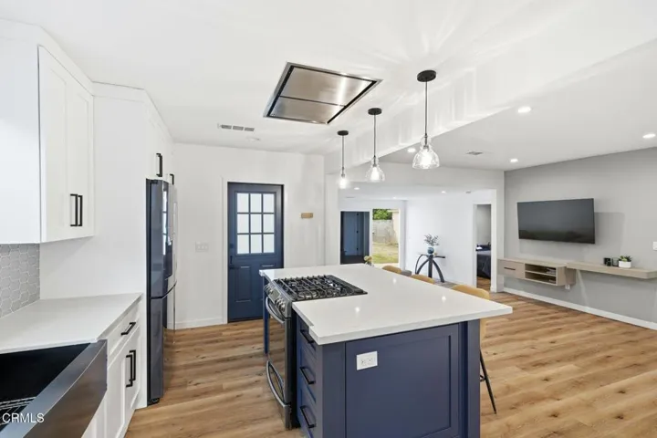 17_2534_El_Sol_Ave_Altadena_CA_91001_USA