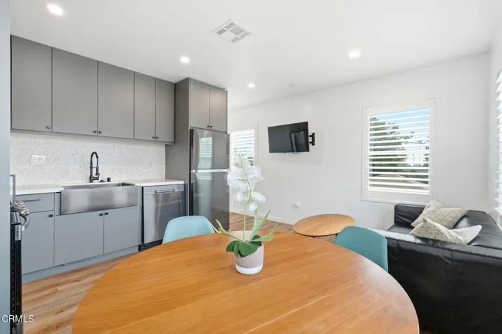 43_2534_El_Sol_Ave_Altadena_CA_91001_USA