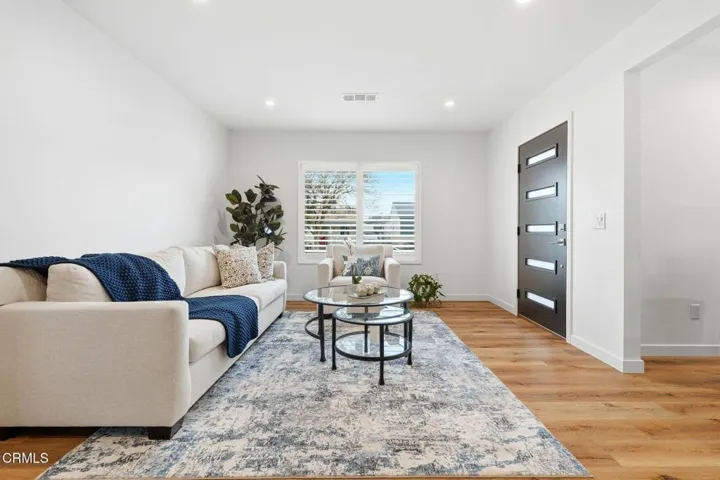 6_2534_El_Sol_Ave_Altadena_CA_91001_USA_