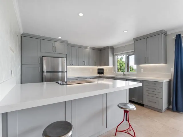 852 Dewitt Avenue, Encinitas, California 92024